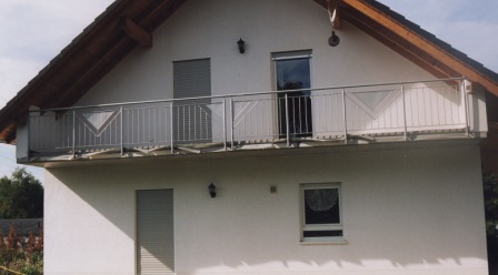 Außengeländer am Neubau Beton Balkon