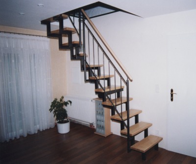 Stahlgeländer als Treppengeländer an einer Raumspartreppe