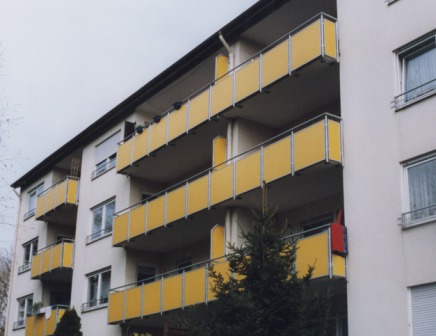 feuerverzinktes Außengeländer mit Trespa Füllung